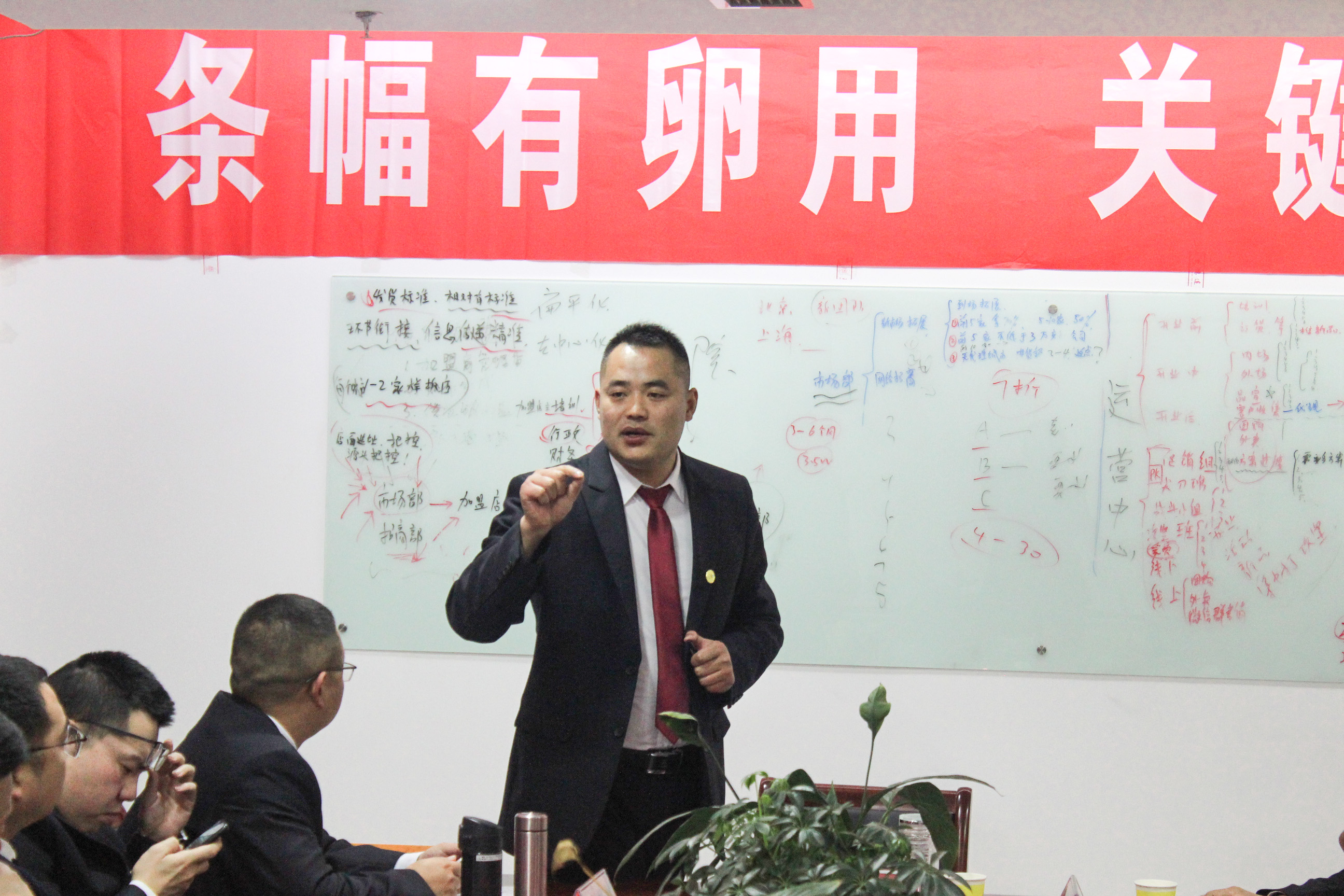 友鸭连锁董事长林栋先生友鸭创始人会场照片