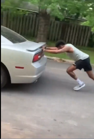 塔克训练后拧毛巾,汗水如同瀑布,考文顿推1.5吨汽车暴走