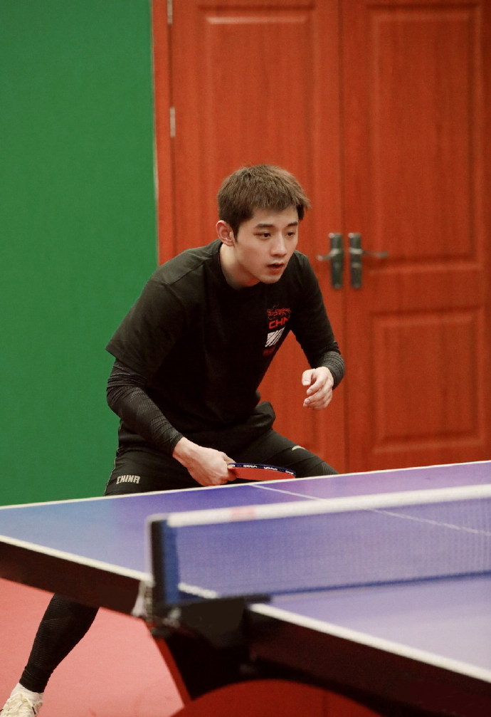 原创张继科最新训练照发布不愧国乒颜值担当18日pk侯英超这样直播