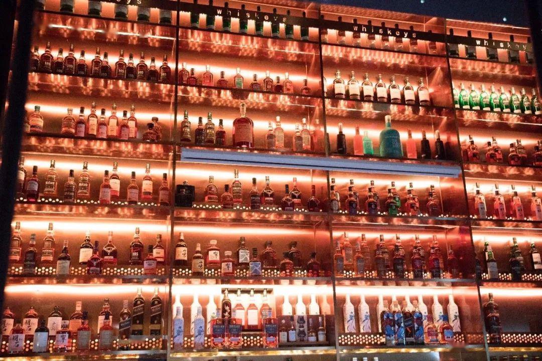 太浪了令千万人灵魂沦陷的小酒馆解锁深夜龙城