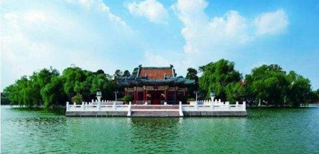 ③光绪帝的悲剧在剧中,光绪帝被慈禧太后幽禁于瀛台,这与真实的历史是