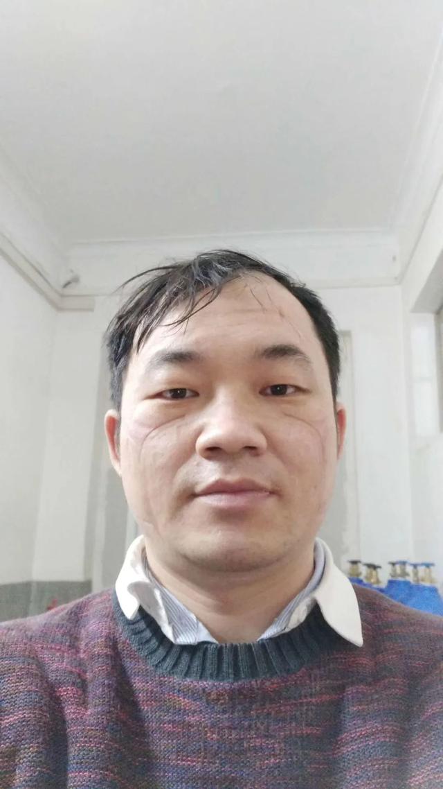 另一个是来自北京的医学博士李中正