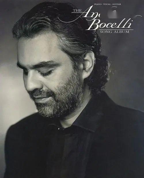 目前身处意大利托斯卡纳家中的安德烈·波切利(andrea bocelli),在
