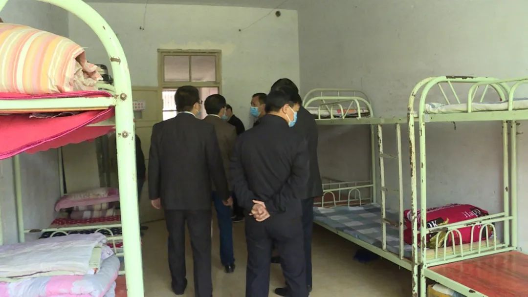 光山开学第一课 防控教学两手抓