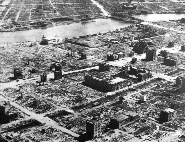 日本帝国的末日东京大轰炸中的真实镜头看看有多惨烈