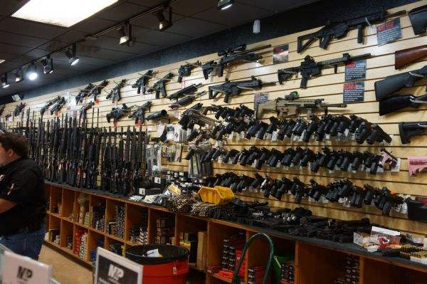 男儿何不带吴钩我在美国武器店购买武器经历