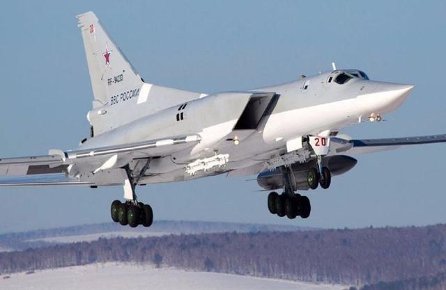 实际上,轰-6k的打击能力和突防能力都比图22m3逆火强大很多,这不是开