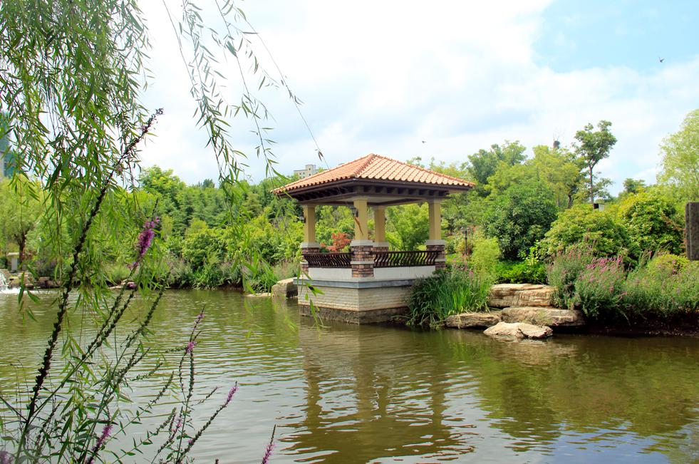 鲁商知春湖湖山之上别样生活