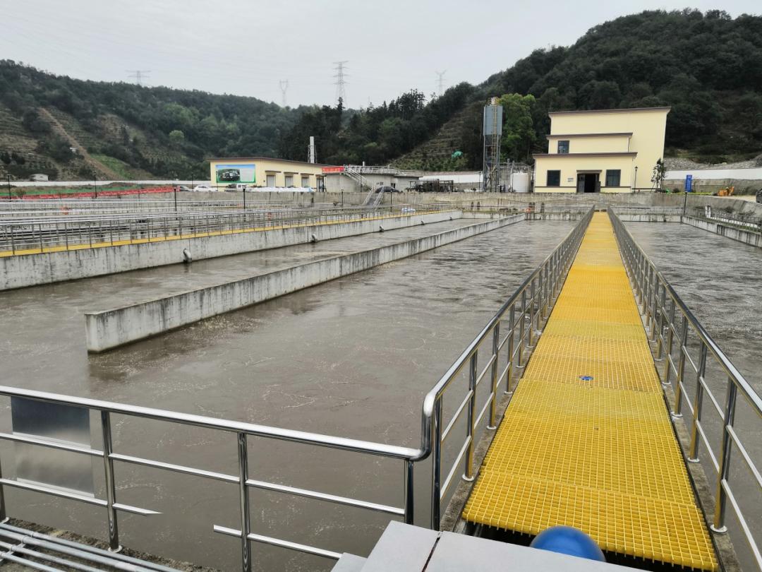 第三站:改良型a2/o生化池污水经过细格栅除去细小漂浮物,在沉砂池中
