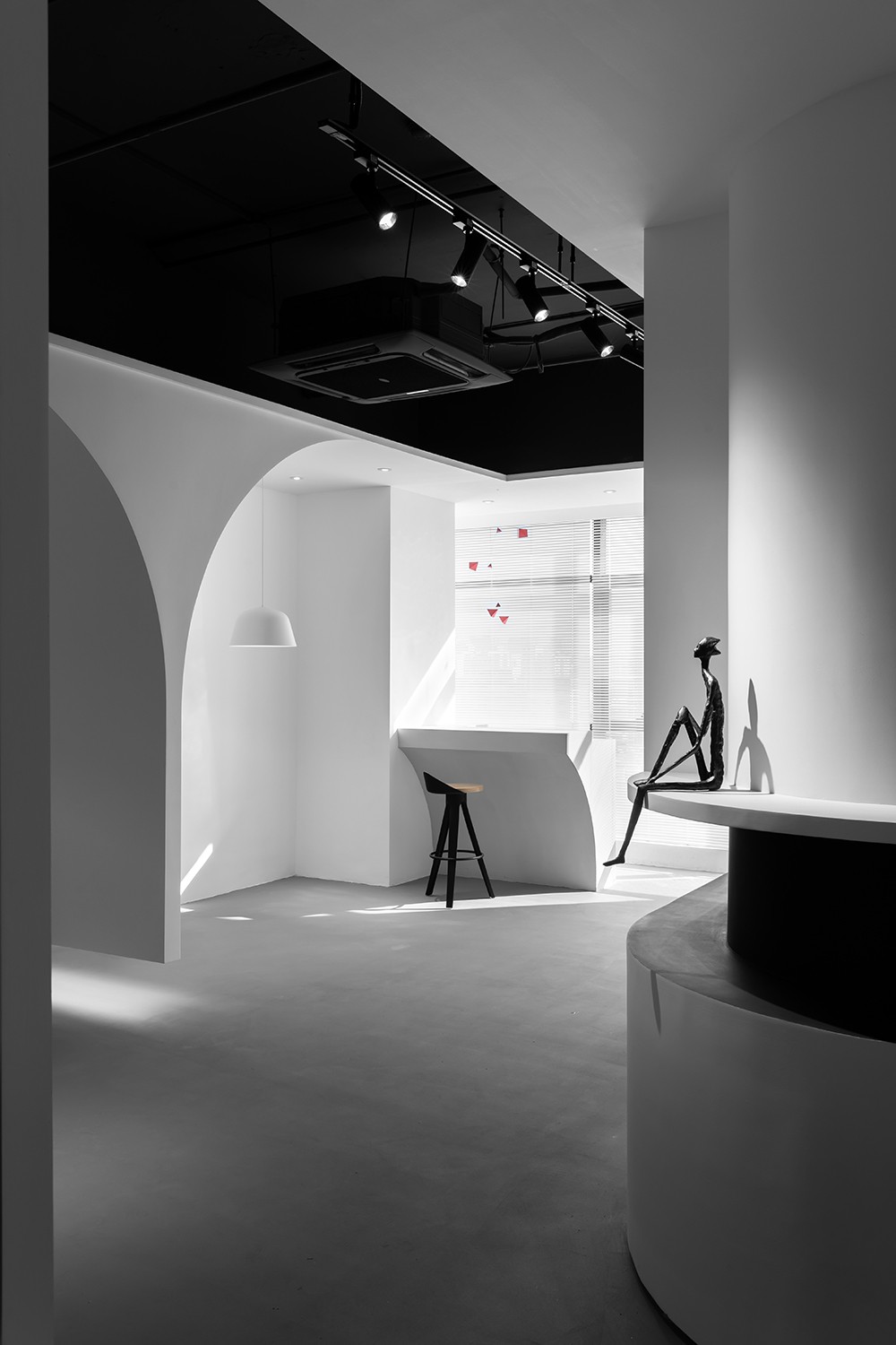 把黑当做白的衬托光与空间的组合南宁办公室空间装修设计万致商业空间