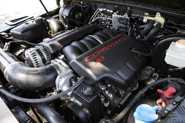 路虎卫士d110改装案例塞了一台科尔维特62l发动机还有小酒柜