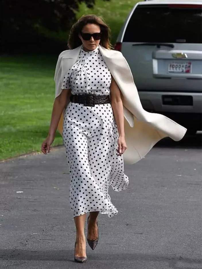 原创川普娇妻梅拉尼娅真会穿穿背心都成衣架子做过模特就是不一样