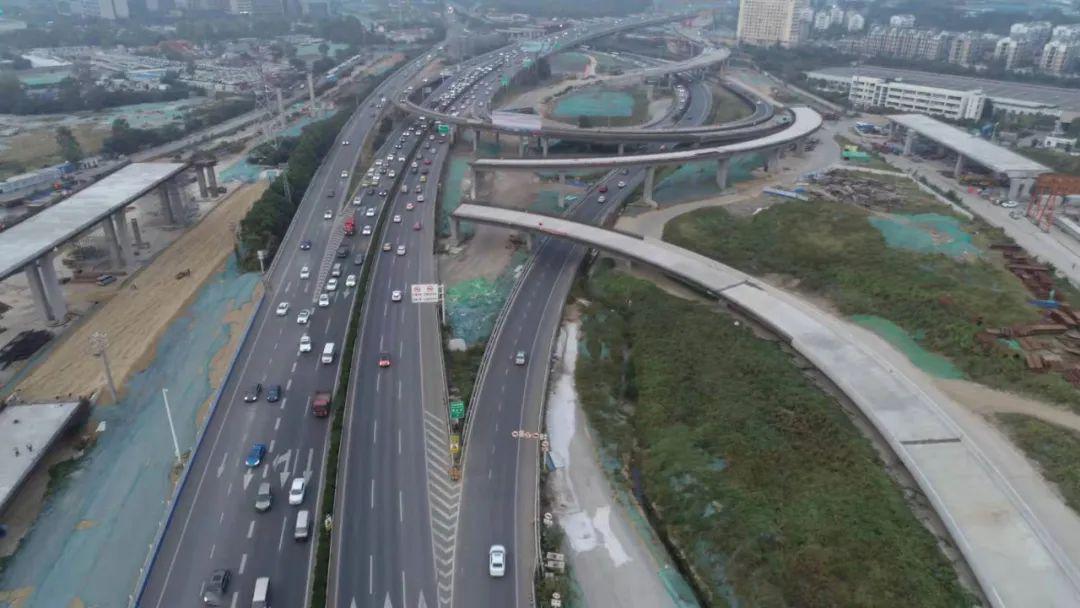 建成光华路东延,建设马高路北延,万家楼互通,中山门大街,绿都大道等