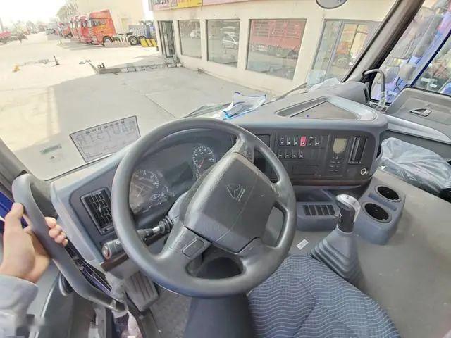 最新款豪沃7系渣土车实拍,发动机更强劲耐用了,车辆舒适性也提升不少