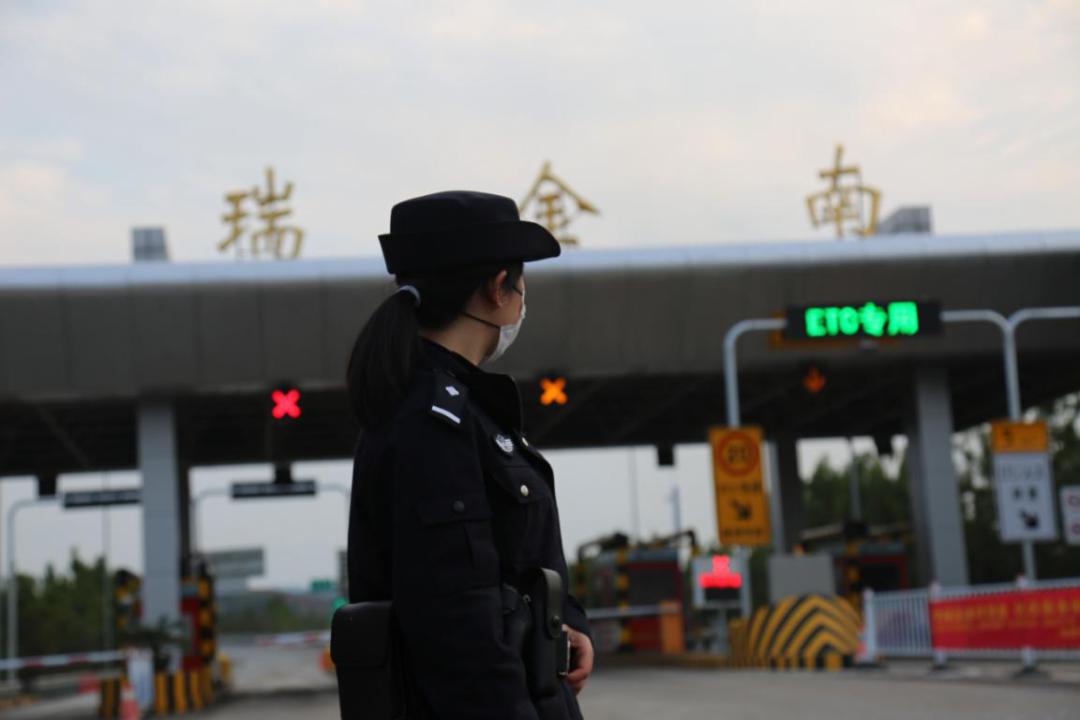 疫情速读疫线女警许蓉懂得失去的痛苦更想打赢这场战役