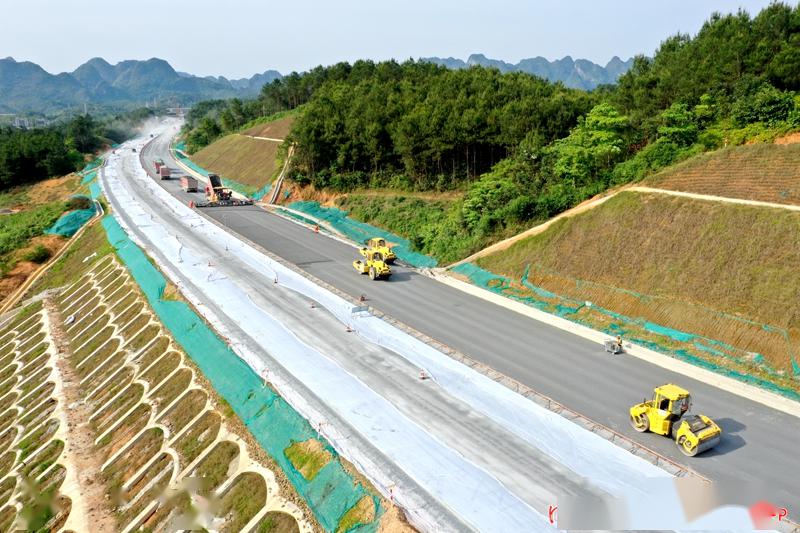 好消息都巴高速全线32座隧道已全幅贯通26座