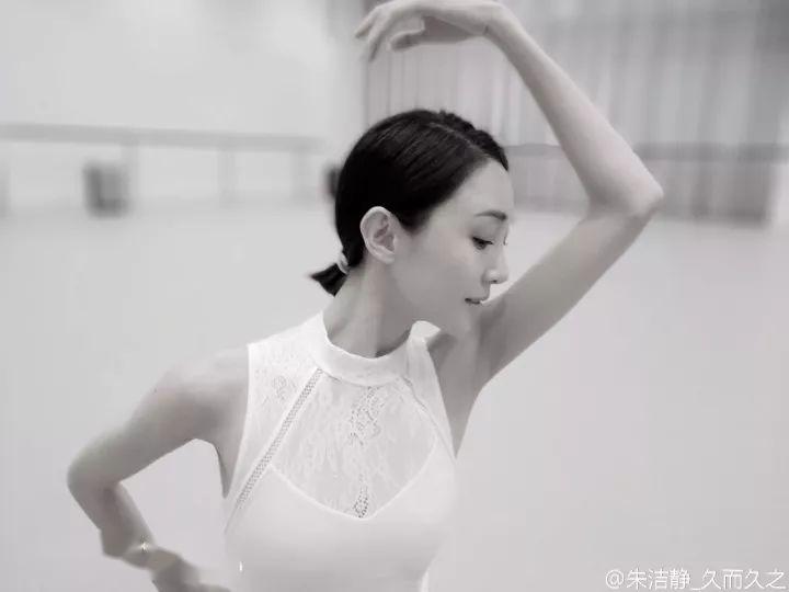 我们跟着朱洁静一起好好静心练功吧