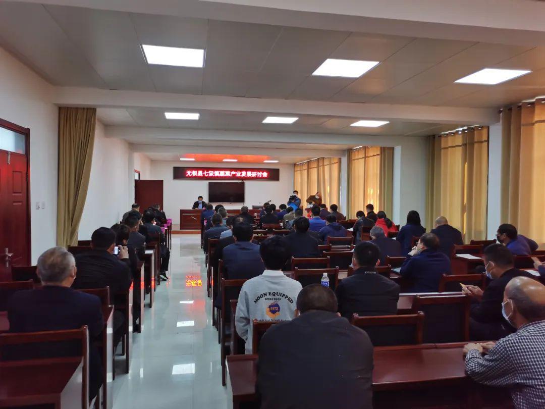 上午8点,镇党委书记卢爱武,镇长赵君明陪同河北省农业厅研究员狄政敏