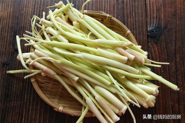 午餐3菜1主食都是老家带来的,发圈都说:太羡慕,好想尝一尝_蒿笋