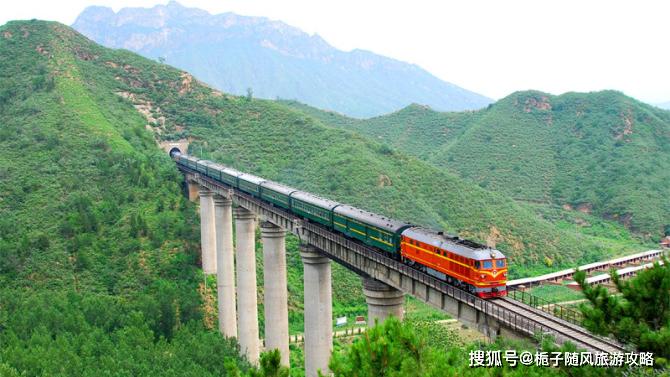 平齐铁路由四洮铁路,洮昂铁路,齐昂铁路,三部分组成.