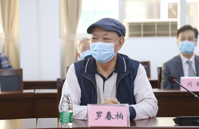 珠海市委书记市长出席援湖北医疗队座谈会岭南书画院赠送书法作品