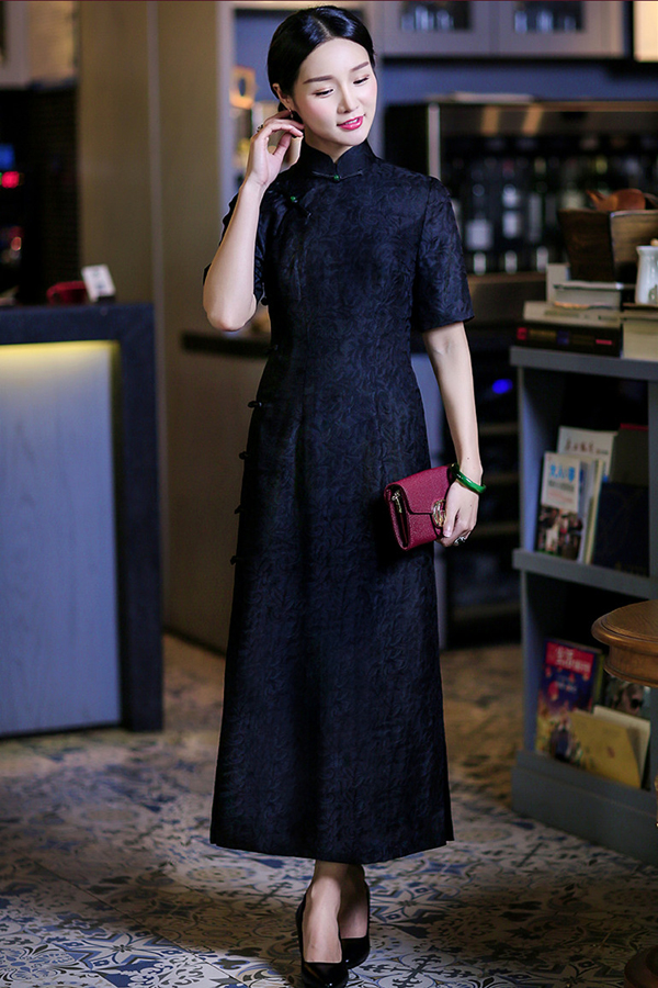 35岁女性怎么穿旗袍才漂亮?春季照着穿搭,展示别样东方风情