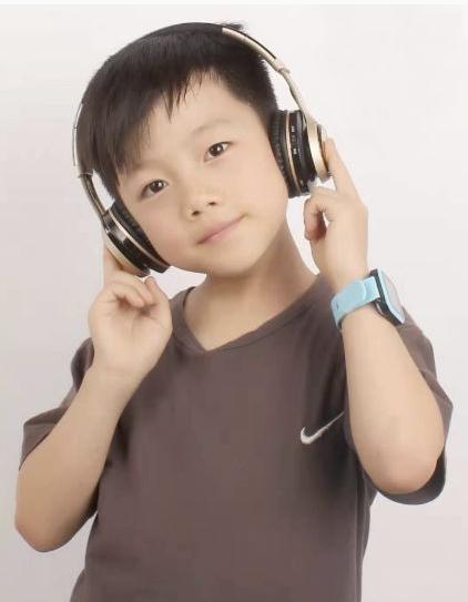 现就读范公小学五年级男,11岁,陕西彬州市人孙浩森为他们的小小进步