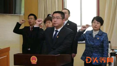 周村区第十八届人大常委会举行第二十八次会议