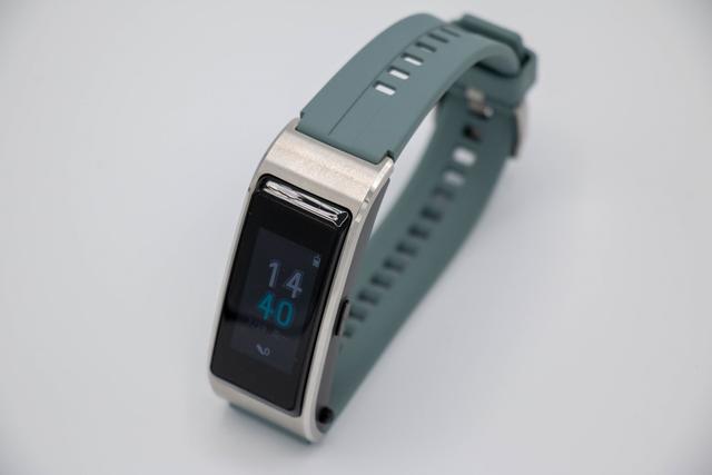 体验新一代智能手环华为b5