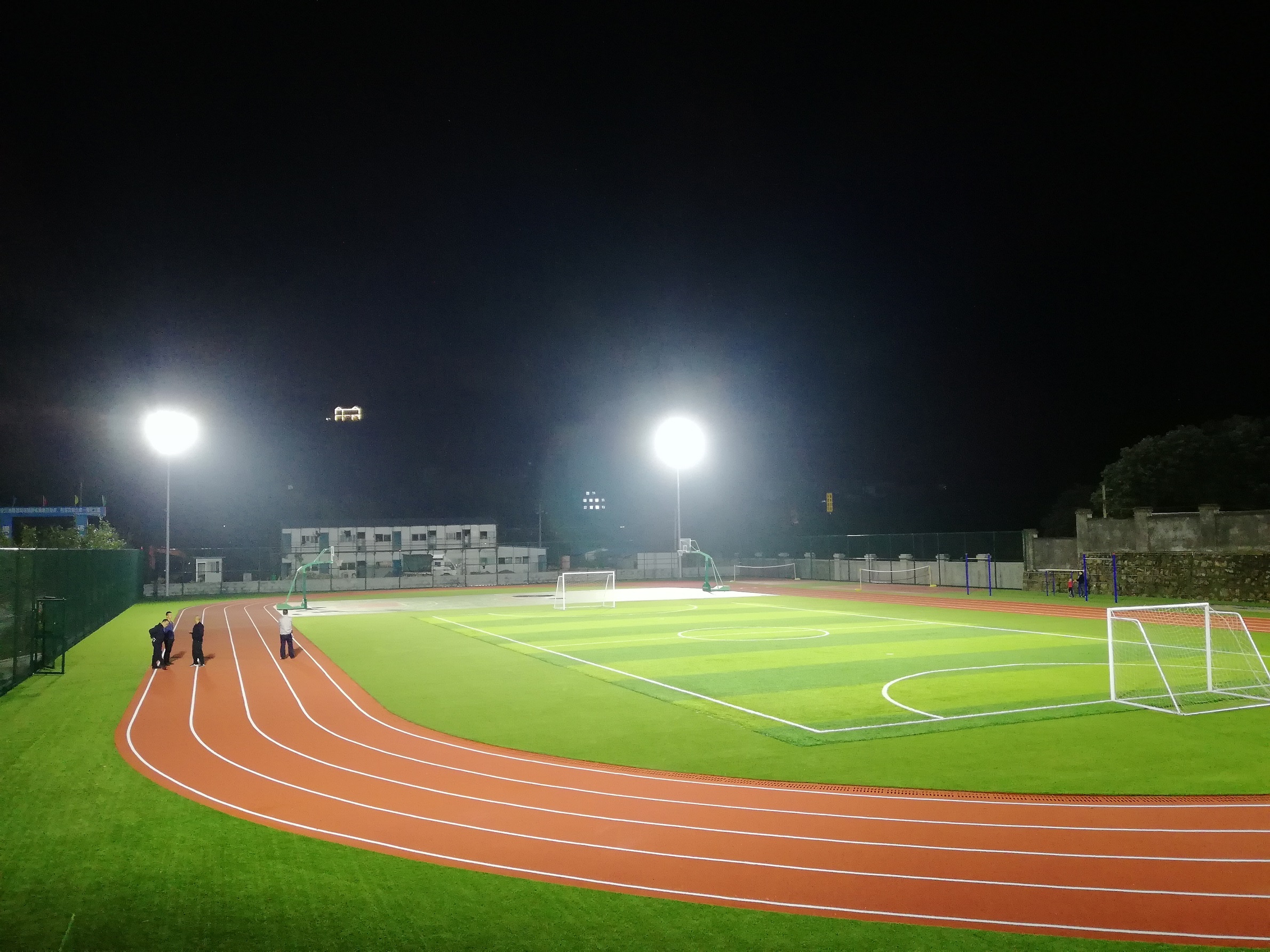 足球场需要球场照明灯吗?