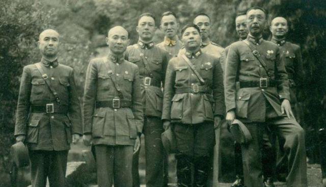 原创王牌军新六军副军长舒适存1949年逃到台湾他的结局如何