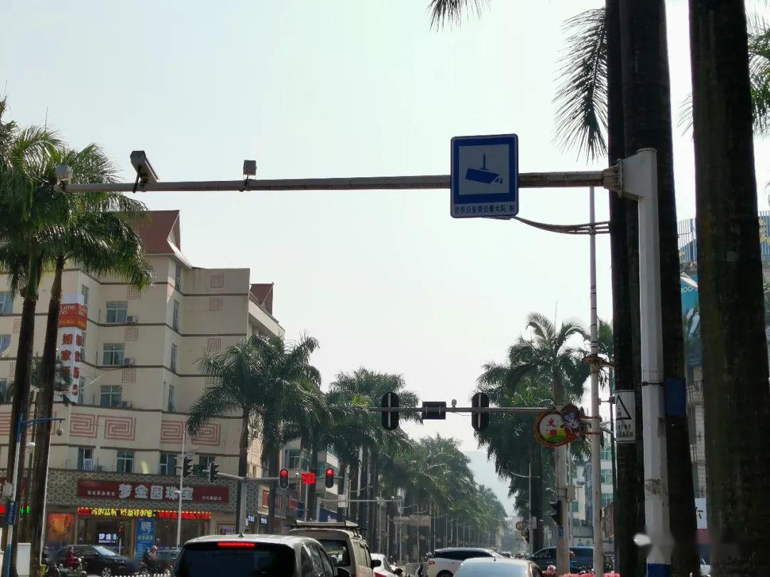 13日起芒市城区新增9套监控,错过这条驾照分分钟被扣光!_大街
