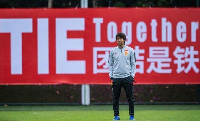 原创央视名嘴怒批国足是废铜烂铁出行五星级酒店是必须的