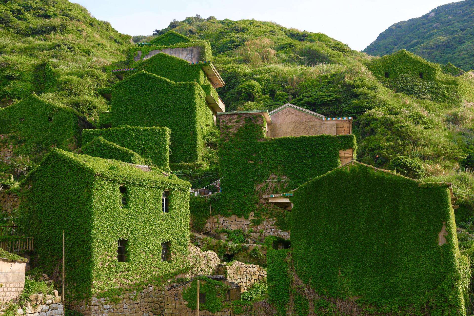 【绿野仙踪-无人村】在衢山岛的北侧,有一个海滨浴场,名叫冷峙村海滩.