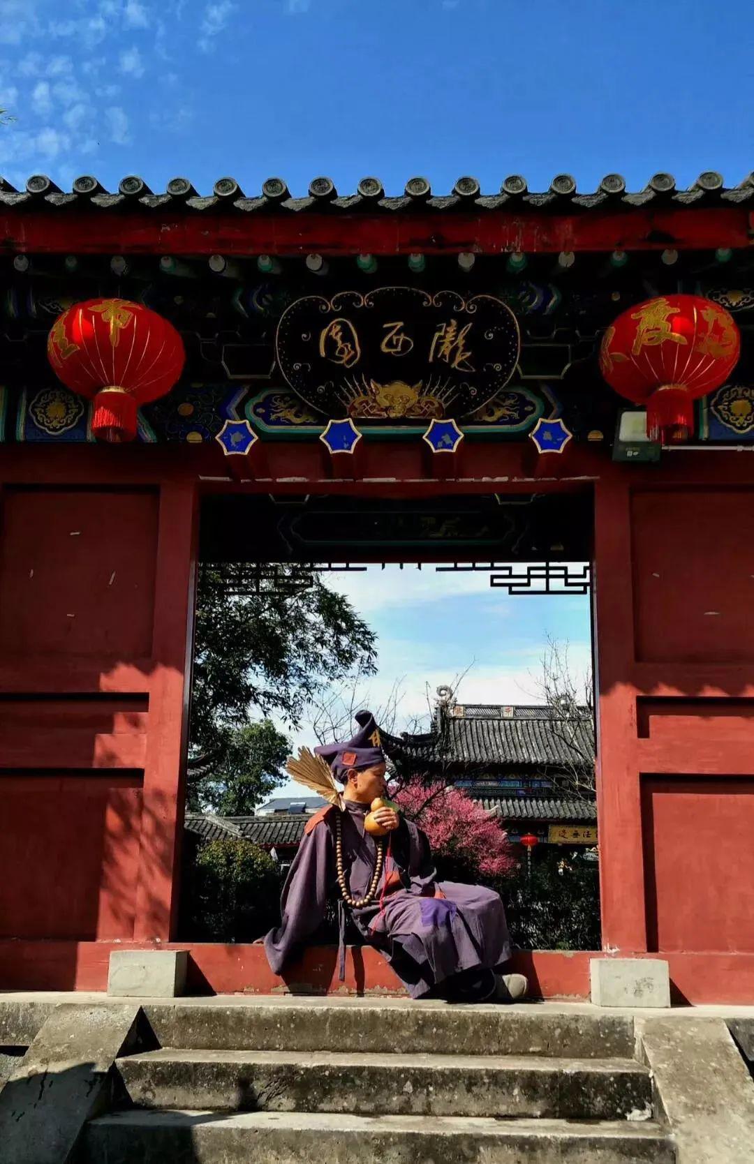 天台山60年大瀑布奇观再现418观中华第一高瀑布走进济公故居