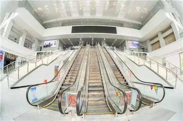 这里,到处都是好吃的还有那最具烟火气息的老小区——翠竹新村特色是