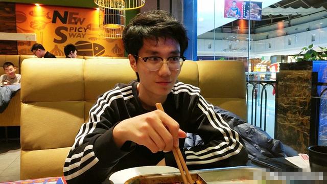 对于虎牙主播奇怪君,相信各位小伙伴都不会感到陌生