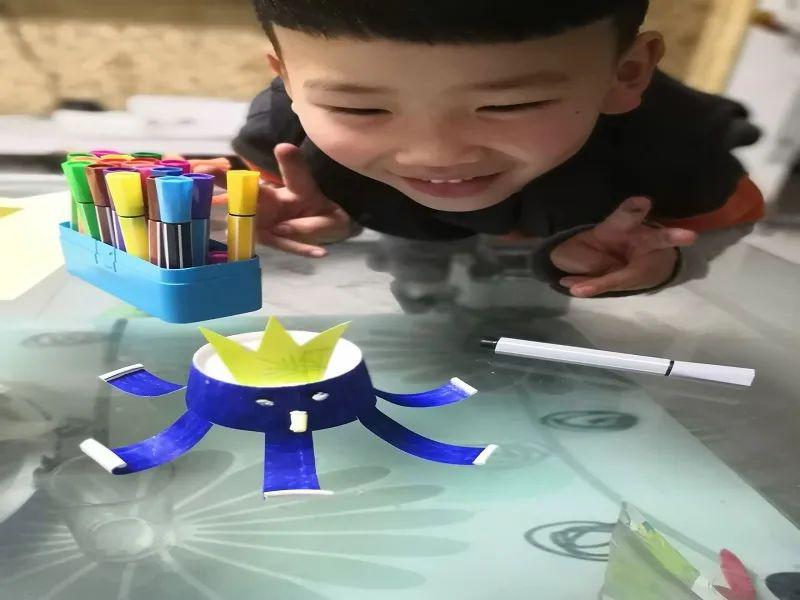 发挥想象力,用它来做椅子,圣诞树,章鱼和机器人吧!