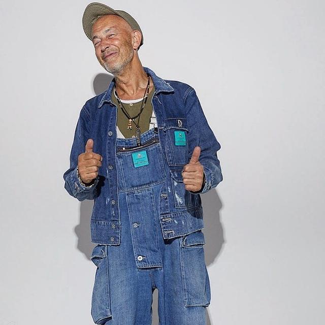 背带裤是很多男孩的喜爱,能神奇地拉回岁月,当nigel cabourn 穿上灰色