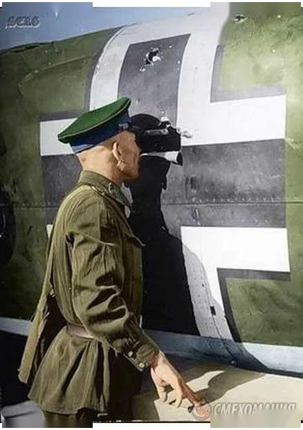 伟大和光荣属于苏维埃:二战苏军战士彩色照片图集