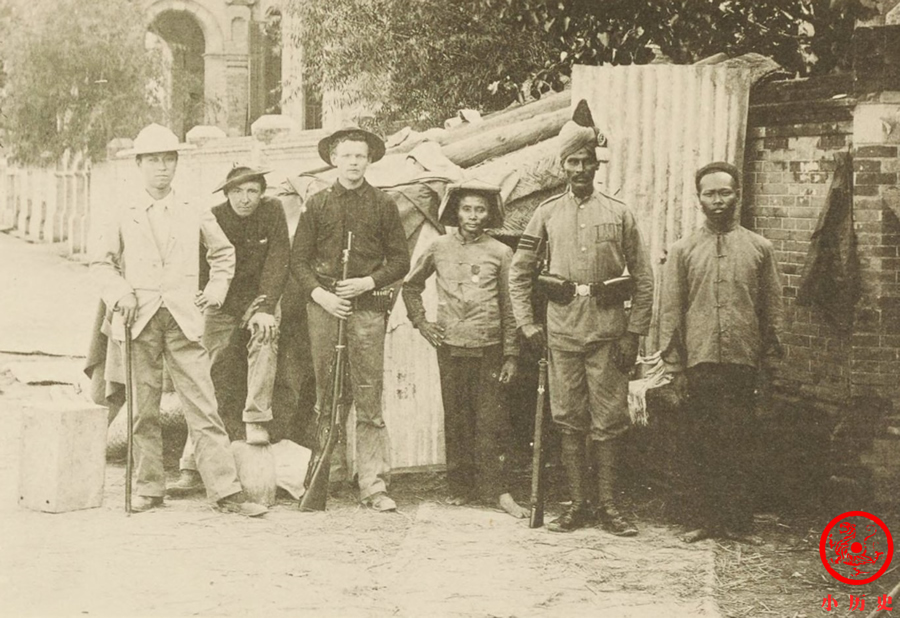 原創1900年天津老照片:日軍攝影師拍攝侵略現場,最繁華地段房倒屋塌