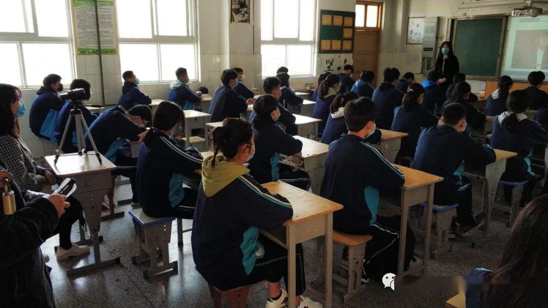 新乡市第三十一中学初三年级学生错峰有序返校复课