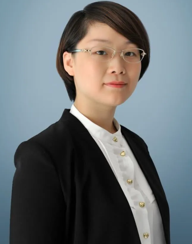 华夏基金:刘平很多人都形容她是:从消费品投资"黄埔军校"中走出来的新