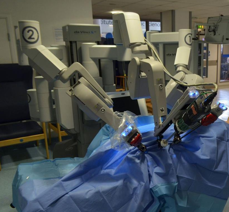 达芬奇手术机器人照片图片