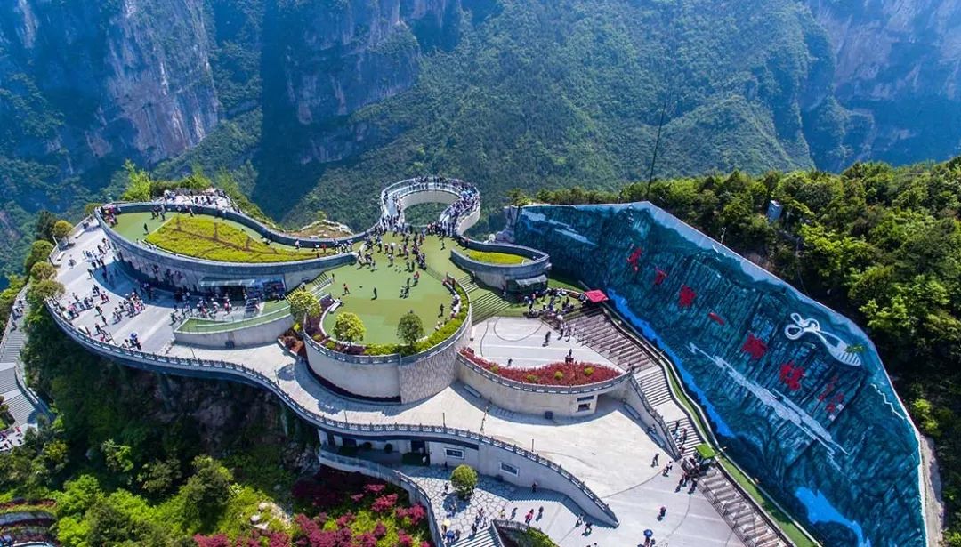 图源 | 云阳龙缸景区绝壁栈道一边俯瞰深谷涧壑一边仰望千尺奇峰图源