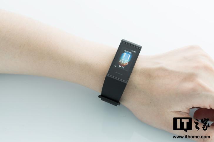 it之家开箱redmi手环图赏大屏彩显直插充电