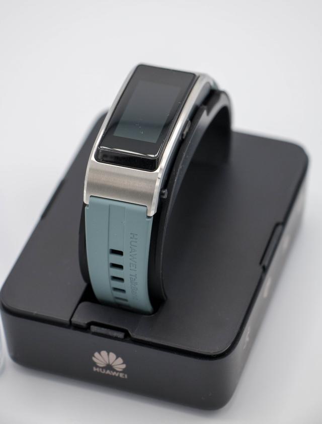 体验新一代智能手环华为b5