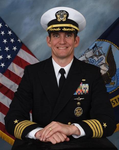 布坎南上校表示:"每个毕业生都会积极反思海军学院特有的一些通过仪式