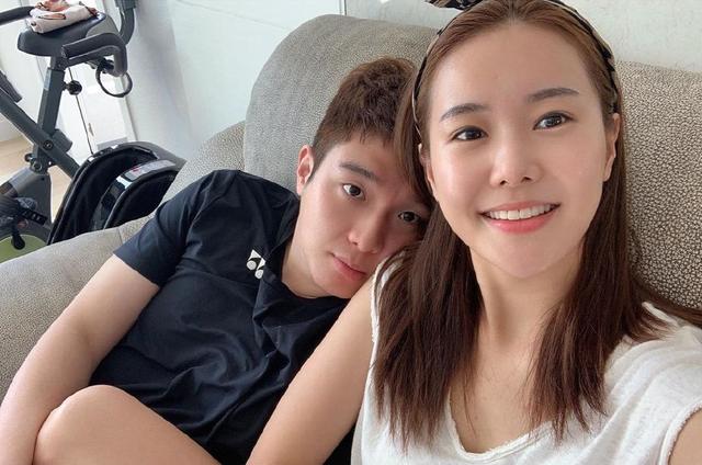 又一羽毛球名将晒全家福,年仅29岁就已儿女双全_金基正