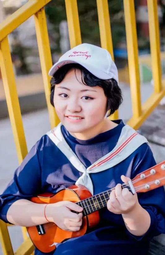 段维柠:用更灿烂的笑容迎接明天李奕萱自幼就热爱唐诗宋词和中国传统